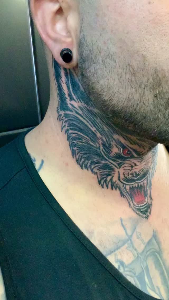 Muchas gracias Juanma por venir desde Ibiza y por aguantar como un guerrero 🙌🏻🙌🏻
@jotatattoo.es👈🏻👈🏻
@pilar_serna
@agu_ac 👈🏻👈🏻
@ani.mello
@amartinro 
@_wildsoultattoo 
@ersonbaty

ABIERTA AGENDA PARA NOVIEMBRE Y DICIEMBRE DE 2025
Puedes hacer consultas y reservar tu cita por WhatsApp en: 
622190576 Jota 👈🏻
NO ATENDEMOS LLAMADAS. 
Gracias por vuestra paciencia 

#wolf #wolftattoodesign #necktattoo #tatuajecuello #tatuajepersonalizado 
#tattoo #tatuaje #aloetattoo #tatuajessalamanca #salamancatattoo #barriodeloeste #barriodeloestesalamanca #soydeloeste #jota #jotatattoo.es #jotatatu #salamanca #2025