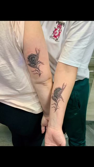 Muchas gracias!
@jotatattoo.es👈🏻👈🏻
@pilar_serna
@agu_ac 
@ani.mello👈🏻👈🏻
@amartinro 
@_wildsoultattoo 
@ersonbaty

ABIERTA AGENDA PARA NOVIEMBRE Y DICIEMBRE DE 2025
Puedes hacer consultas y reservar tu cita por WhatsApp en: 
622190576 Jota 👈🏻
NO ATENDEMOS LLAMADAS. 
Gracias por vuestra paciencia 

#botóncharro #botoncharrotatuaje #botoncharrotattoo #tatuajefamiliar #tatuajeenfamilia #tatuajepersonalizado 
#tattoo #tatuaje #aloetattoo #tatuajessalamanca #salamancatattoo #barriodeloeste #barriodeloestesalamanca #soydeloeste #jota #jotatattoo.es #jotatatu #salamanca #2025