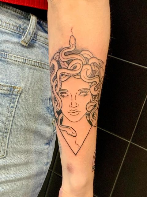 Muchas gracias Naomi…
@jotatattoo.es👈🏻👈🏻
@pilar_serna
@agu_ac 
@ani.mello
@amartinro 
@_wildsoultattoo 
@ersonbaty 
ABIERTA AGENDA PARA ENERO Y FEBRERO DE 2026
Puedes hacer consultas y reservar tu cita por WhatsApp en: 
622190576 Jota 👈🏻
NO ATENDEMOS LLAMADAS. 
Gracias por vuestra paciencia.
#tatuajessalamanca #salamancatattoo #barriodeloestesalamanca #minimaltattoo #medusatattoo