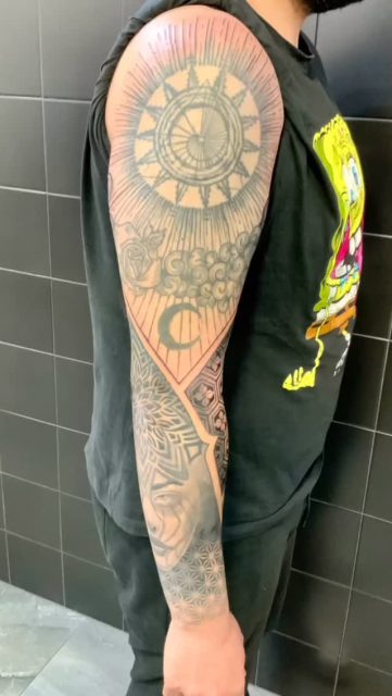 Muchas gracias Adri!!

@jotatattoo.es👈🏻👈🏻
@pilar_serna
@agu_ac 
@ani.mello
@amartinro 
@_wildsoultattoo 
@ersonbaty 
ABIERTA AGENDA PARA ENERO Y FEBRERO DE 2026
Puedes hacer consultas y reservar tu cita por WhatsApp en: 
622190576 Jota 👈🏻
NO ATENDEMOS LLAMADAS. 
Gracias por vuestra paciencia 

#blackwork #blackworktattoo #geometrictattoo #tatuajegeometrico #coveruptattoos