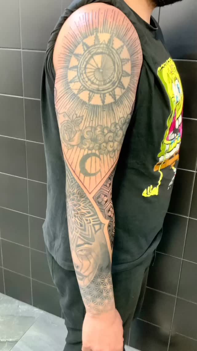 Muchas gracias Adri!!

@jotatattoo.es👈🏻👈🏻
@pilar_serna
@agu_ac 
@ani.mello
@amartinro 
@_wildsoultattoo 
@ersonbaty 
ABIERTA AGENDA PARA ENERO Y FEBRERO DE 2026
Puedes hacer consultas y reservar tu cita por WhatsApp en: 
622190576 Jota 👈🏻
NO ATENDEMOS LLAMADAS. 
Gracias por vuestra paciencia 

#blackwork #blackworktattoo #geometrictattoo #tatuajegeometrico #coveruptattoos
