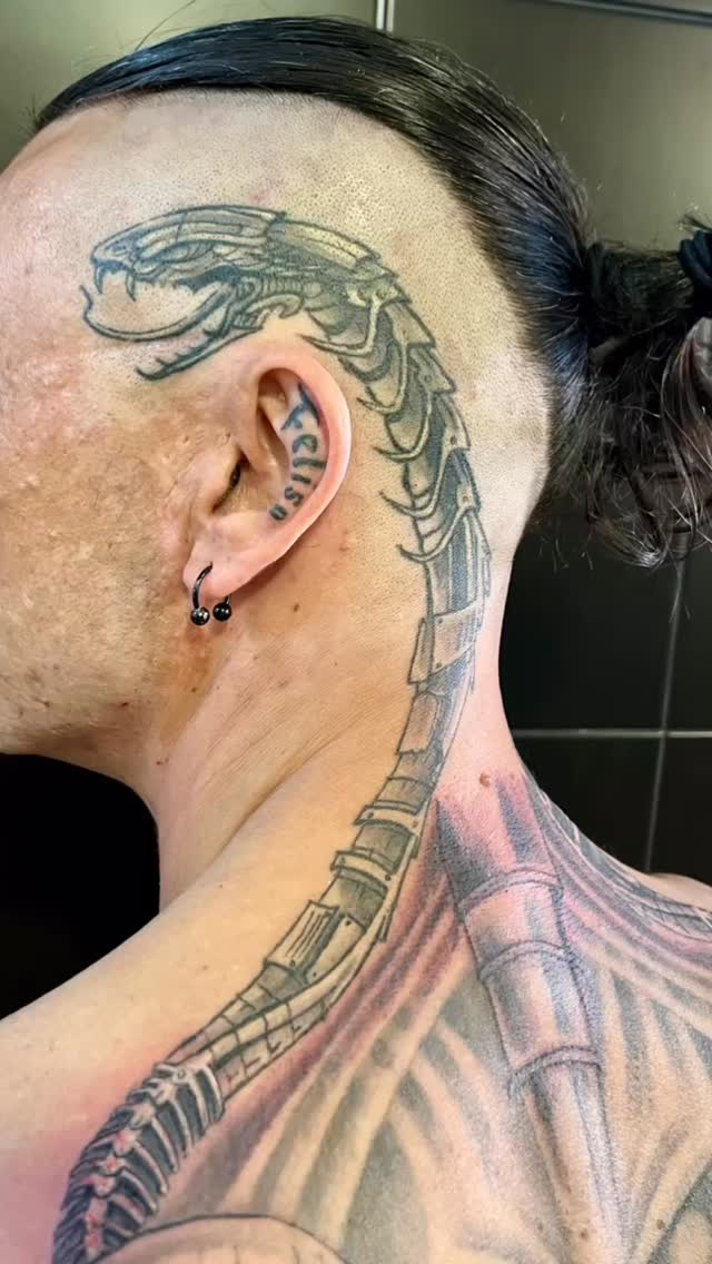 Arreglo de tatuaje antiguo y ampliación.
Muchas gracias Beny por contar conmigo para una decisión tan importante.

@jotatattoo.es👈🏻👈🏻
@pilar_serna
@agu_ac👈🏻👈🏻
@ani.mello
@amartinro 
@_wildsoultattoo 
@ersonbaty 

ABIERTA AGENDA PARA JUNIO Y JULIO DE 2026
Puedes hacer consultas y reservar tu cita por WhatsApp en: 
622190576 Jota 👈🏻
NO ATENDEMOS LLAMADAS. 
Gracias por vuestra paciencia.

#tatuajessalamanca #salamancatattoo #tattoo #jotatattoo #barriodeloestesalamanca