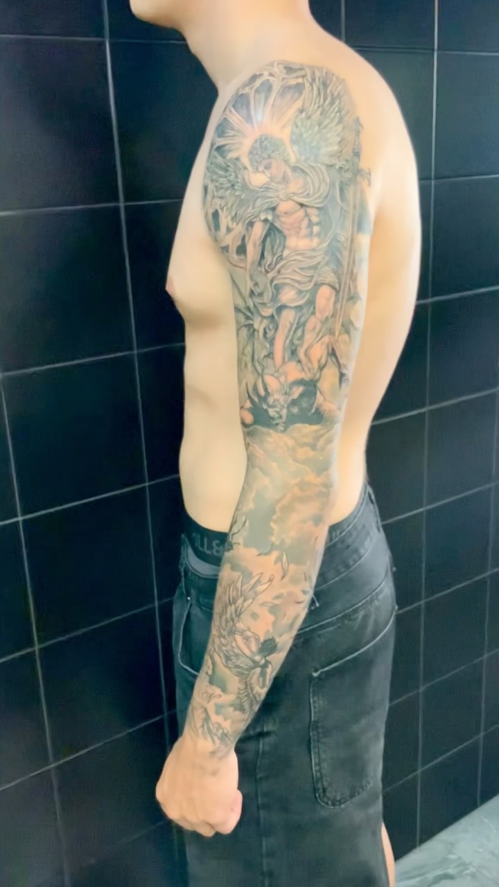Manga completa en cuatro sesiones.
Muchas gracias Luiso por la confianza!
@jotatattoo.es👈🏻👈🏻
@pilar_serna
@agu_ac👈🏻👈🏻
@ani.mello
@amartinro 
@_wildsoultattoo 
@ersonbaty 

ABIERTA AGENDA PARA AGOSTO Y SEPTIEMBRE DE 2026
Puedes hacer consultas y reservar tu cita por WhatsApp en: 
622190576 Jota 👈🏻
NO ATENDEMOS LLAMADAS. 
Gracias por vuestra paciencia.

#tatuajessalamanca #salamancatattoo #tattoo #jotatattoo #barriodeloestesalamanca